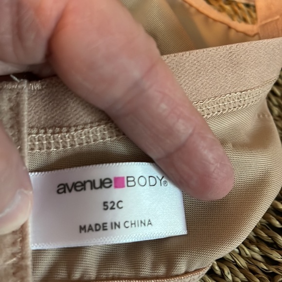 Avenue Body Bra - 52C Nude Underwire, Lace, Padded - Picture 5 of 10